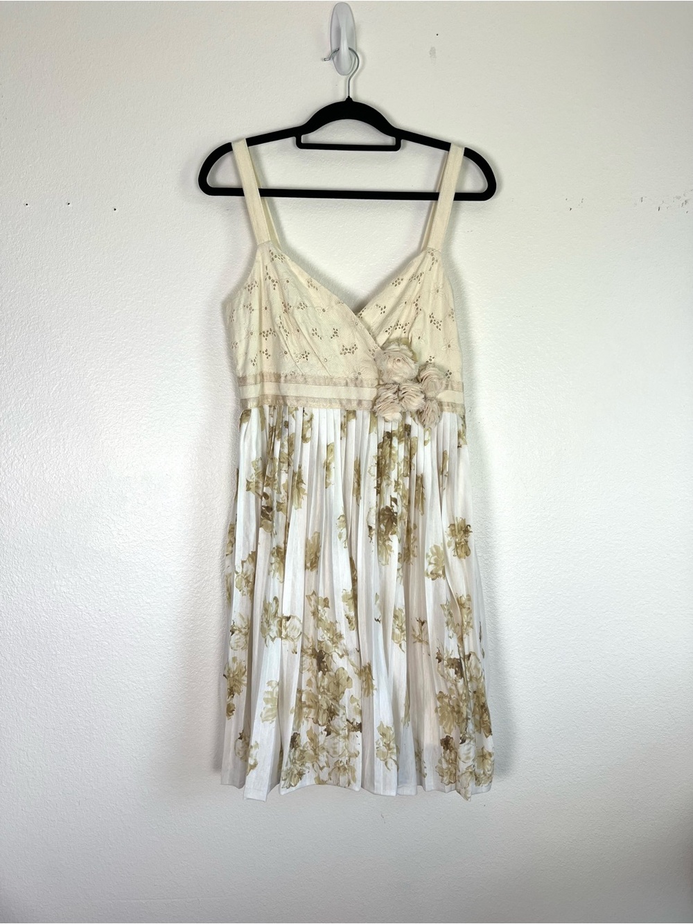 Deletta Cream and Gold Floral Pleated Midi Dress